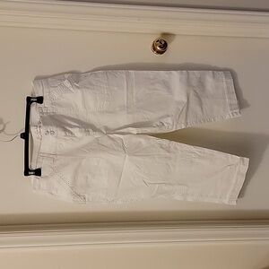 Gloria Vanderbilt all around slimming effect white Capri size 14